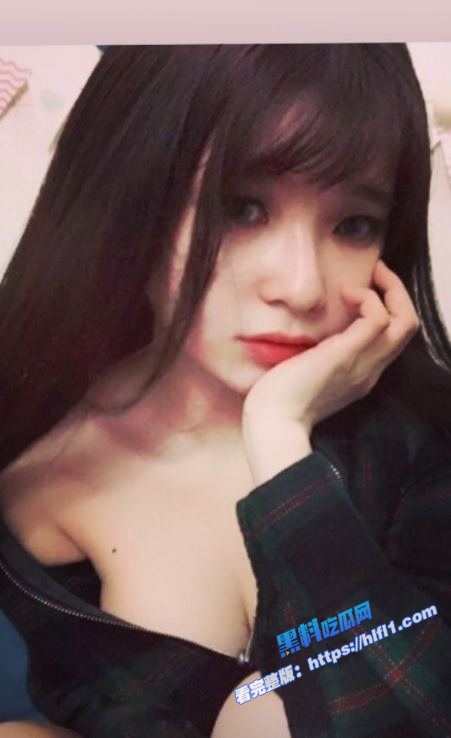 越南大奶美女情趣服自慰片泄漏 一脸淫荡的表情 渴望一个男人来操她！1