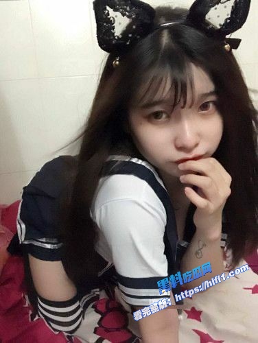 越南大奶美女情趣服自慰片泄漏 一脸淫荡的表情 渴望一个男人来操她！3