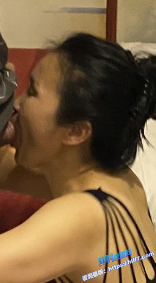 推特顶级大神 首尔大武器 约炮极品反差母狗人妻 黑丝肥臀后入爆操！2