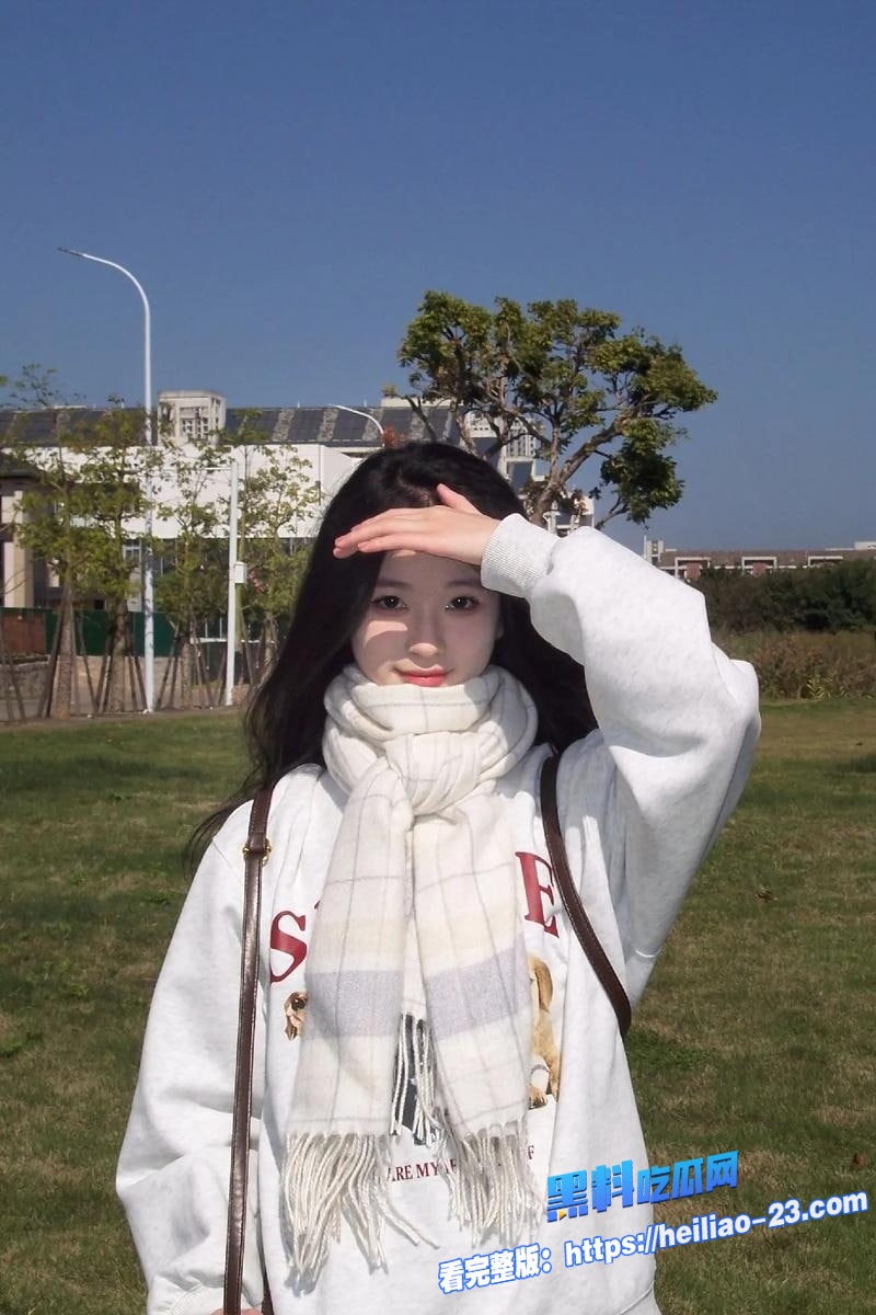 性感打扮的妹妹正要出门哥哥突然失控撕烂黑丝将她捆绑狠狠的爆操到双腿发软再也站不起来5