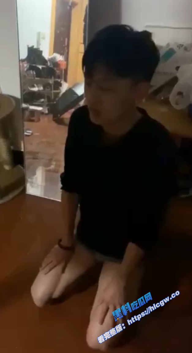 捉奸现场曝光！这骚逼逼毛浓，指定好色淫荡！还专门吸引帅哥，老公小三颜值都不差，问题是这女的长得真几把一般！图1