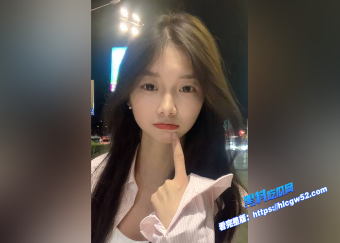 海角兄妹乱伦！跟妹妹很久没见面 一见面就是去宾馆开房 又搂又亲 用大屌塞入妹妹白虎嫩穴里 直接无套爆操！1.jpg