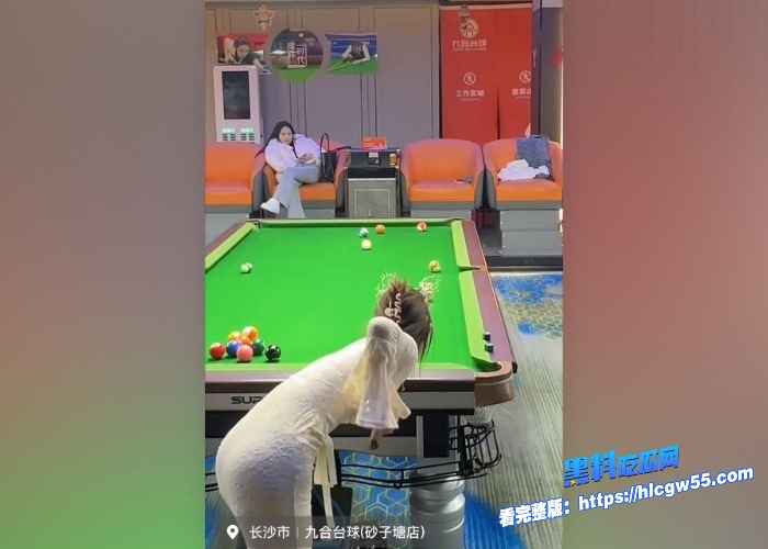 长沙五江天街反差婊杨巧天天在网上发骚图勾引男人约炮骑乘大屌疯狂抽插骚的要命 图3WH700x500px