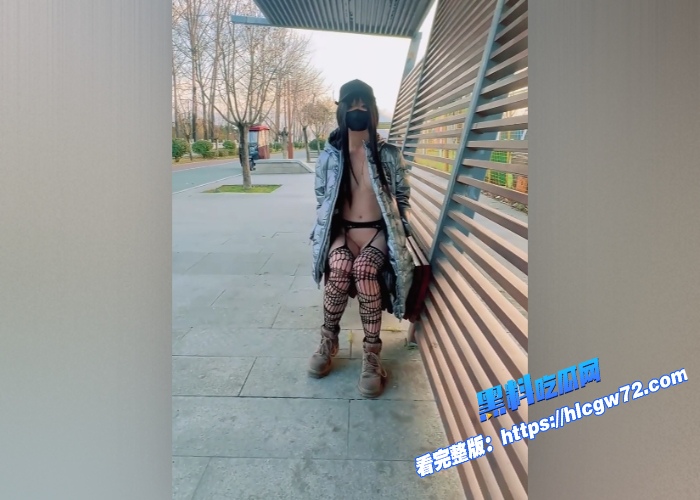 西萌工作室女神户外露出白虎柚柚蓝天白云下大马路上大胆露出真是野到不行的骚婊子 图11