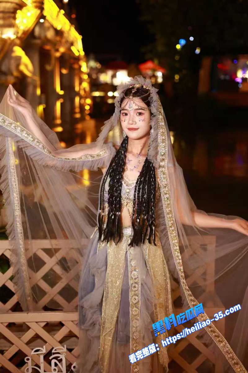 京城高富帅约炮最新纹身精神小妹国风黑丝女神白虎骚穴彻底沦陷被按桌上疯狂输出2