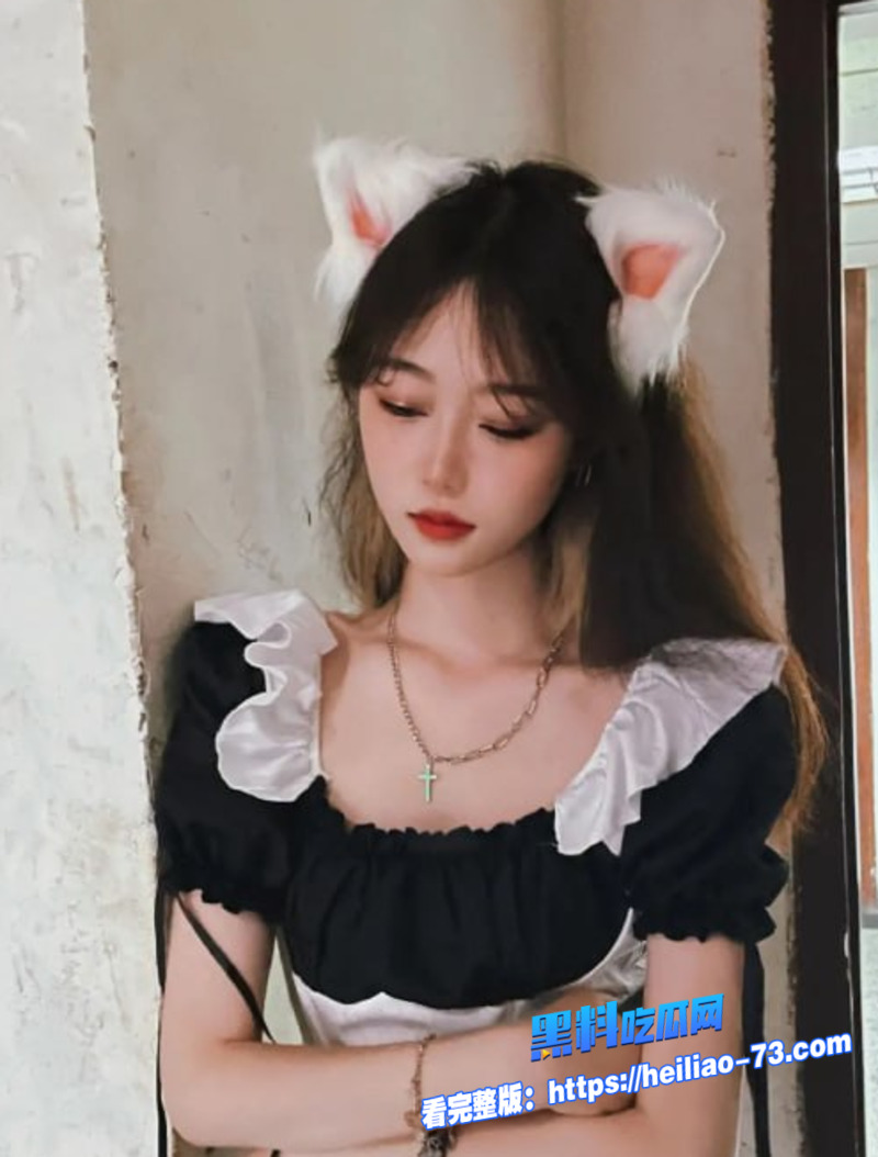 性感黑丝女仆跪舔主人鸡巴 后入蜜桃臀猛干到腿软 太骚了!3 性感黑丝女仆跪舔主人鸡巴 后入蜜桃臀猛干到腿软 太骚了!3