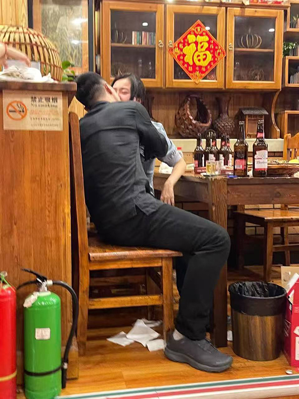 k饭店里一对男女1