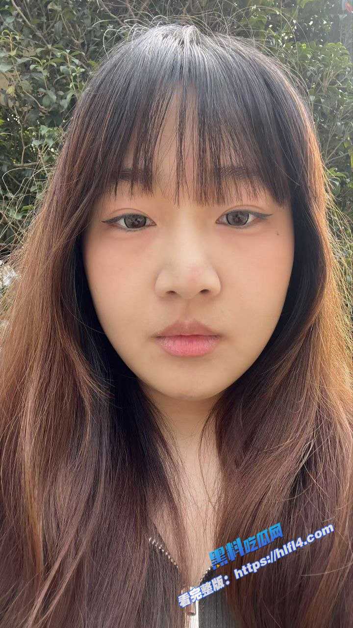 三位极品学生妹 大学校花与高中生校花生活照与露点照的顶级碰撞 谁更好看？ 图1