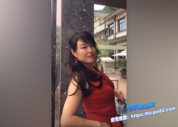真实母子乱伦今天妈妈穿的跟个新娘子似的竟然还久违的穿上了高跟鞋推门进入鸡儿梆硬妈妈你的小穴能抗住吗 图1
