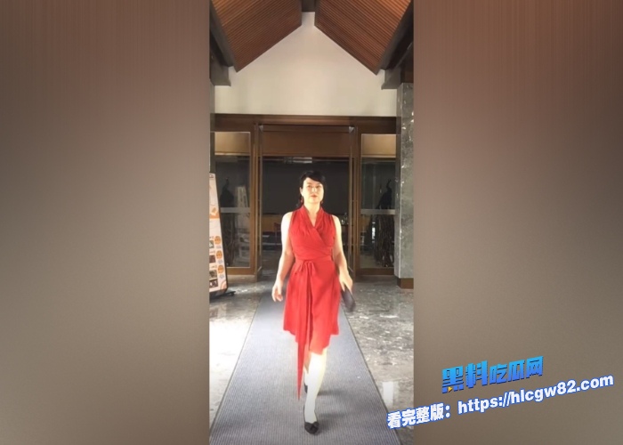 真实母子乱伦今天妈妈穿的跟个新娘子似的竟然还久违的穿上了高跟鞋推门进入鸡儿梆硬妈妈你的小穴能抗住吗 图2