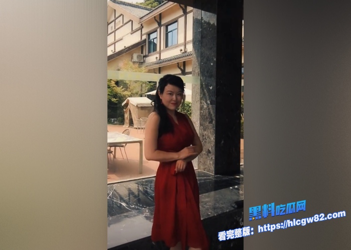 真实母子乱伦今天妈妈穿的跟个新娘子似的竟然还久违的穿上了高跟鞋推门进入鸡儿梆硬妈妈你的小穴能抗住吗 图3