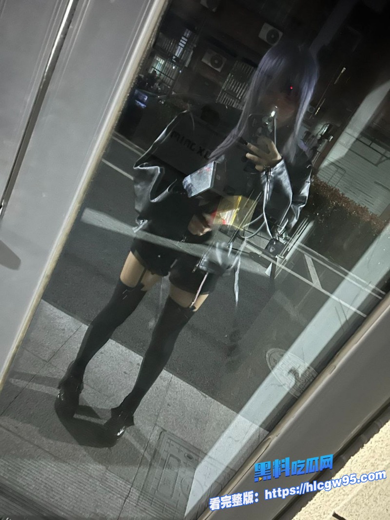08年精神小妹与男友私密视频流出 4