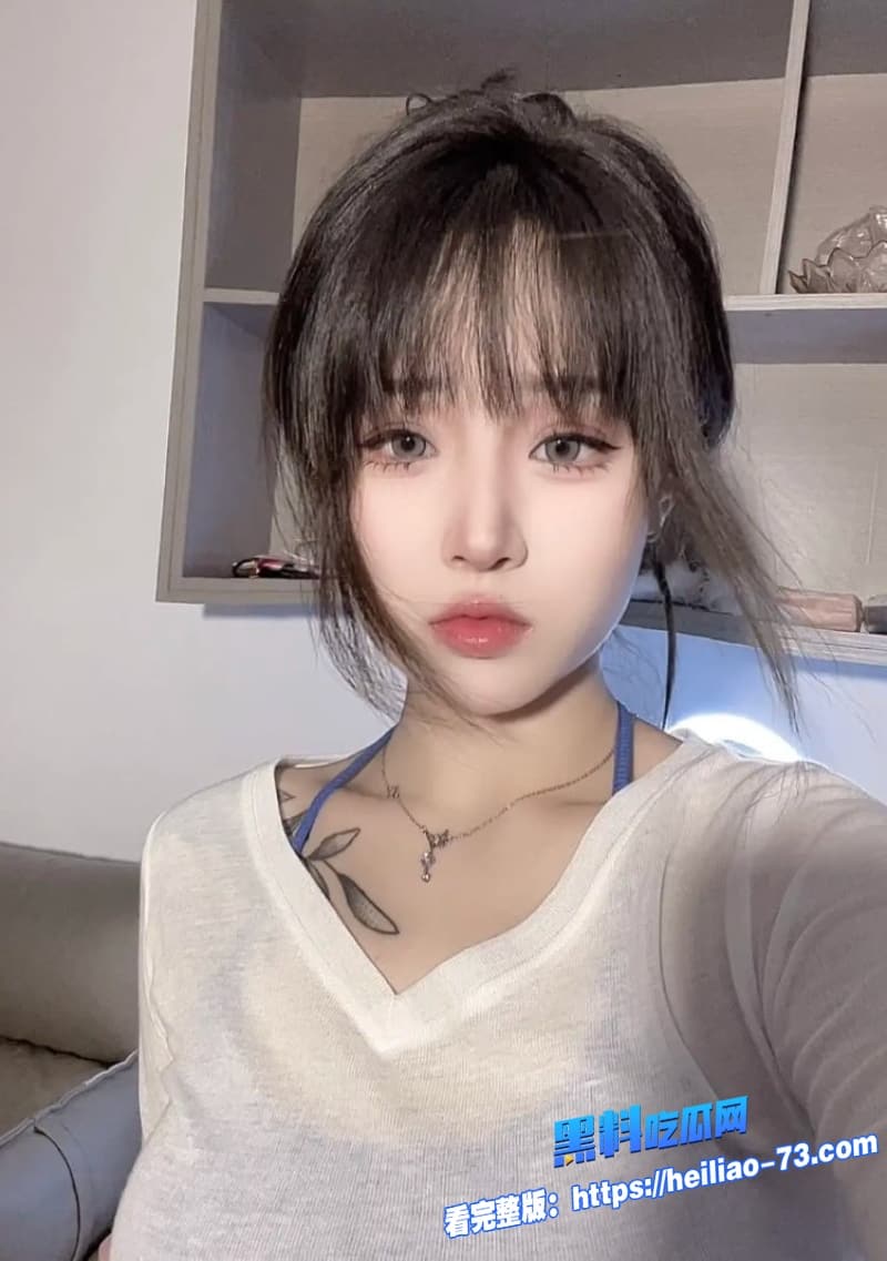 高颜值纹身精神小妹白天擦边抖音直播晚上给榜一大哥自拍定制福利私下被金主无套猛操到腿软1 高颜值纹身精神小妹白天擦边抖音直播晚上给榜一大哥自拍定制福利私下被金主无套猛操到腿软1