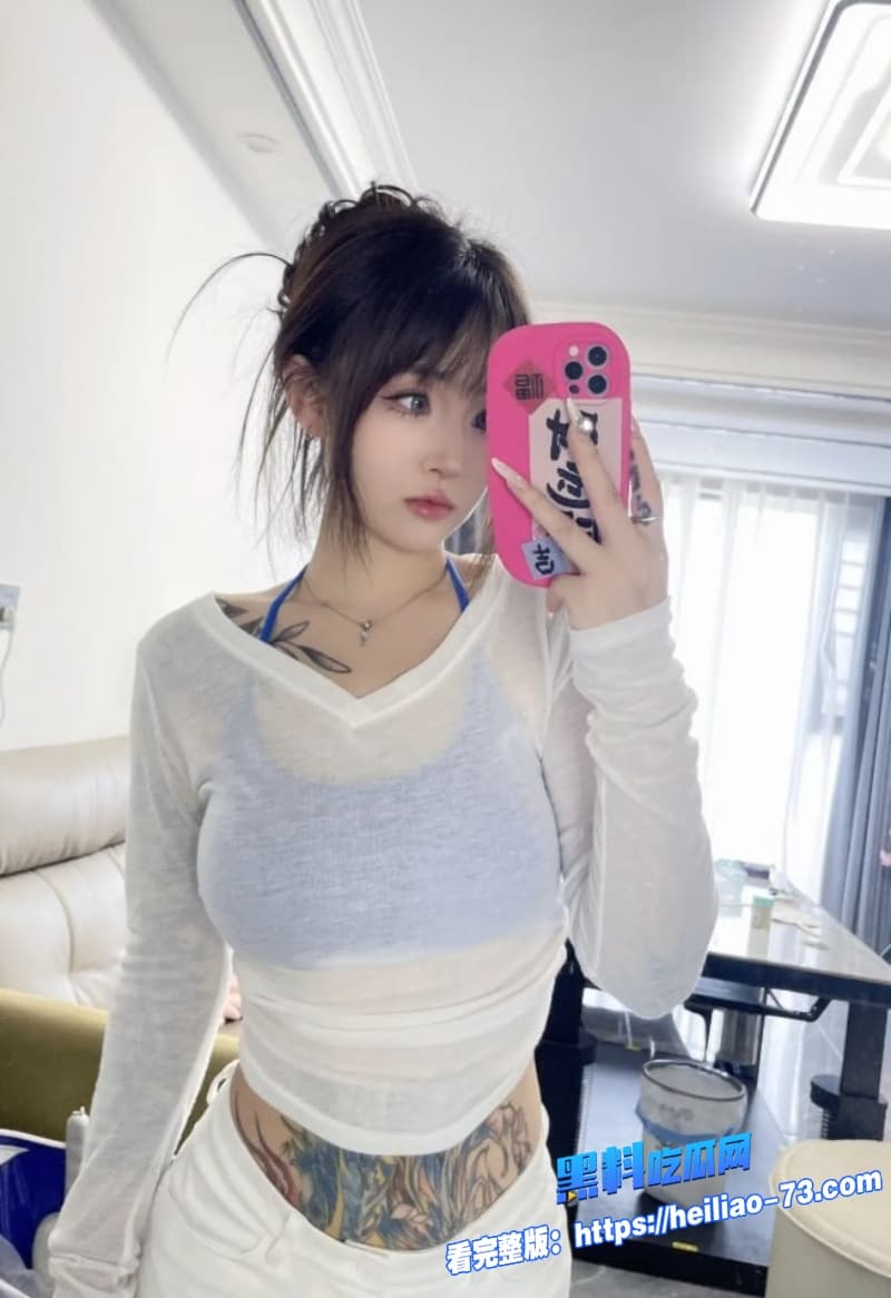 高颜值纹身精神小妹白天擦边抖音直播晚上给榜一大哥自拍定制福利私下被金主无套猛操到腿软2 高颜值纹身精神小妹白天擦边抖音直播晚上给榜一大哥自拍定制福利私下被金主无套猛操到腿软2
