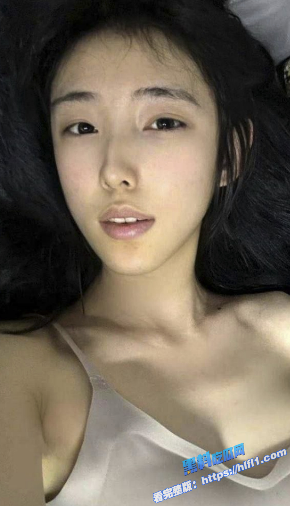 抖音网红 张人o 裸照身材秀气 给金主爸爸私拍福利流出 跪地舔屌被金主后入！2