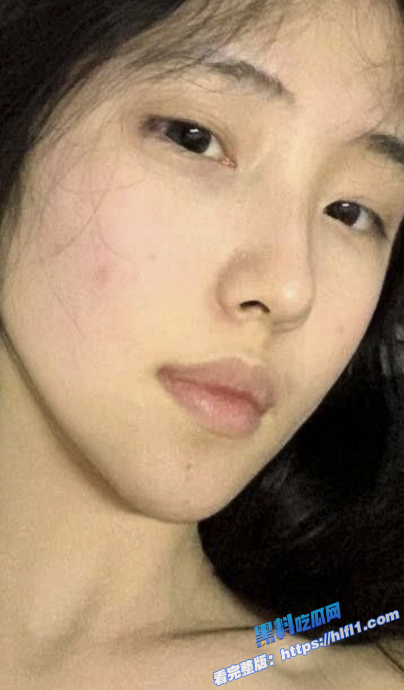 抖音网红 张人o 裸照身材秀气 给金主爸爸私拍福利流出 跪地舔屌被金主后入！4