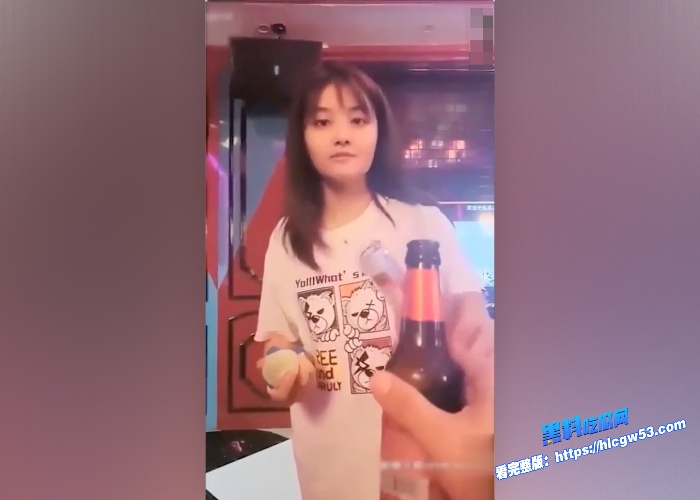 可爱表妹被表哥灌到微醺，被亲哥忽悠乱伦内射视频流出，超真实乱伦对白精彩！图1.jpg