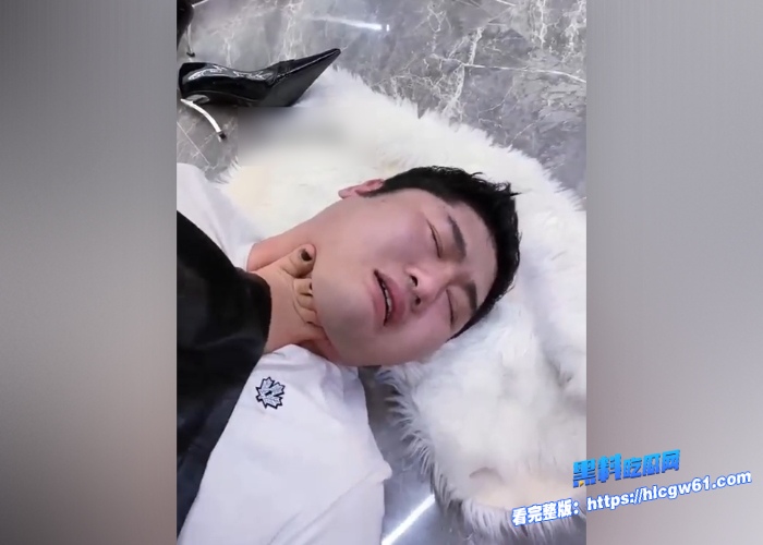 套路绝美女王麋鹿银儿真丝黑色睡衣尽显气质和傲人身段粉嫩玉足踩踏男奴美腿窒息惩罚足控和M男必看 图5 套路绝美女王麋鹿银儿真丝黑色睡衣尽显气质和傲人身段粉嫩玉足踩踏男奴美腿窒息惩罚足控和M男必看 图5