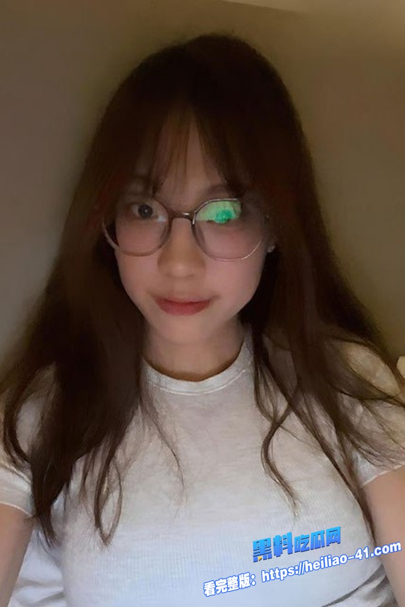 广东中山反差骚妹张倩倩恋爱期间出轨前任被男友狠曝光私拍1 广东中山反差骚妹张倩倩恋爱期间出轨前任被男友狠曝光私拍1