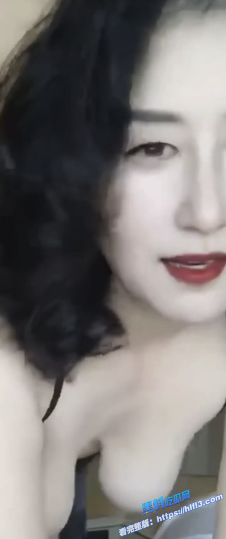 真实母子乱伦！风韵犹存极品妈妈 被儿子后入爆操 妈妈被操的娇喘连连 好有感觉呀！1