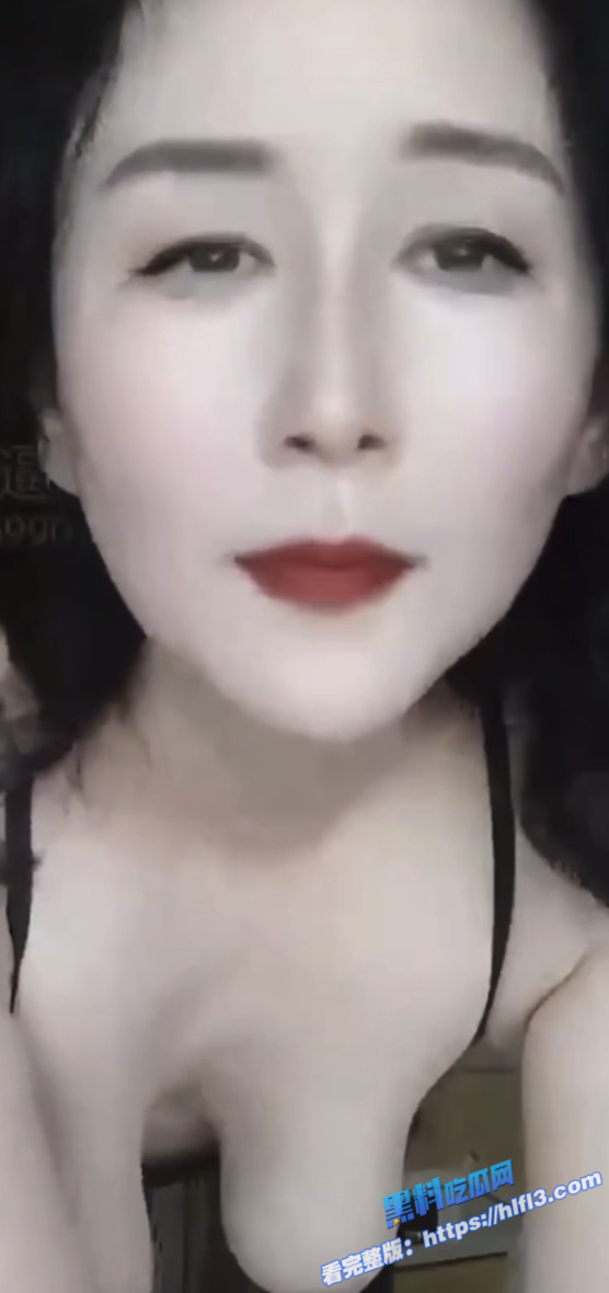 真实母子乱伦！风韵犹存极品妈妈 被儿子后入爆操 妈妈被操的娇喘连连 好有感觉呀！3