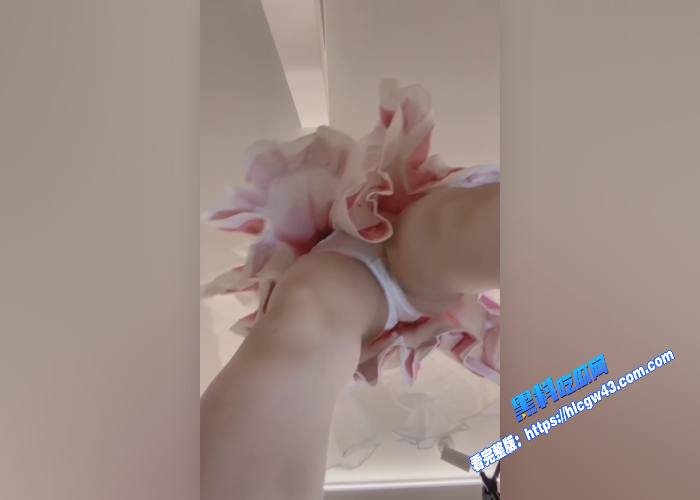 B站萝莉up奶芙洛丽塔服装高价会员视频流出对着镜头特写骚穴用内裤抚摸小穴自慰 图9WH700x500px B站萝莉up奶芙洛丽塔服装高价会员视频流出对着镜头特写骚穴用内裤抚摸小穴自慰 图9WH700x500px
