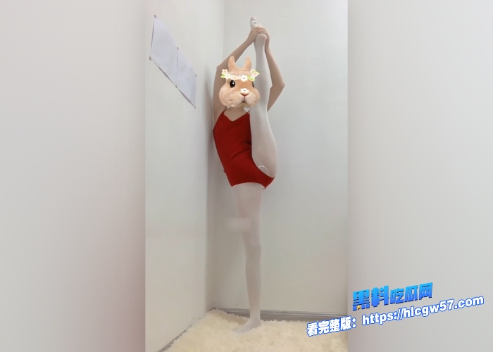 顶级艺校舞蹈生一字马汁汁第二期酒店约炮金主展示高难度站立一字马掰开小穴等待金主进入 图1 顶级艺校舞蹈生一字马汁汁第二期酒店约炮金主展示高难度站立一字马掰开小穴等待金主进入 图1