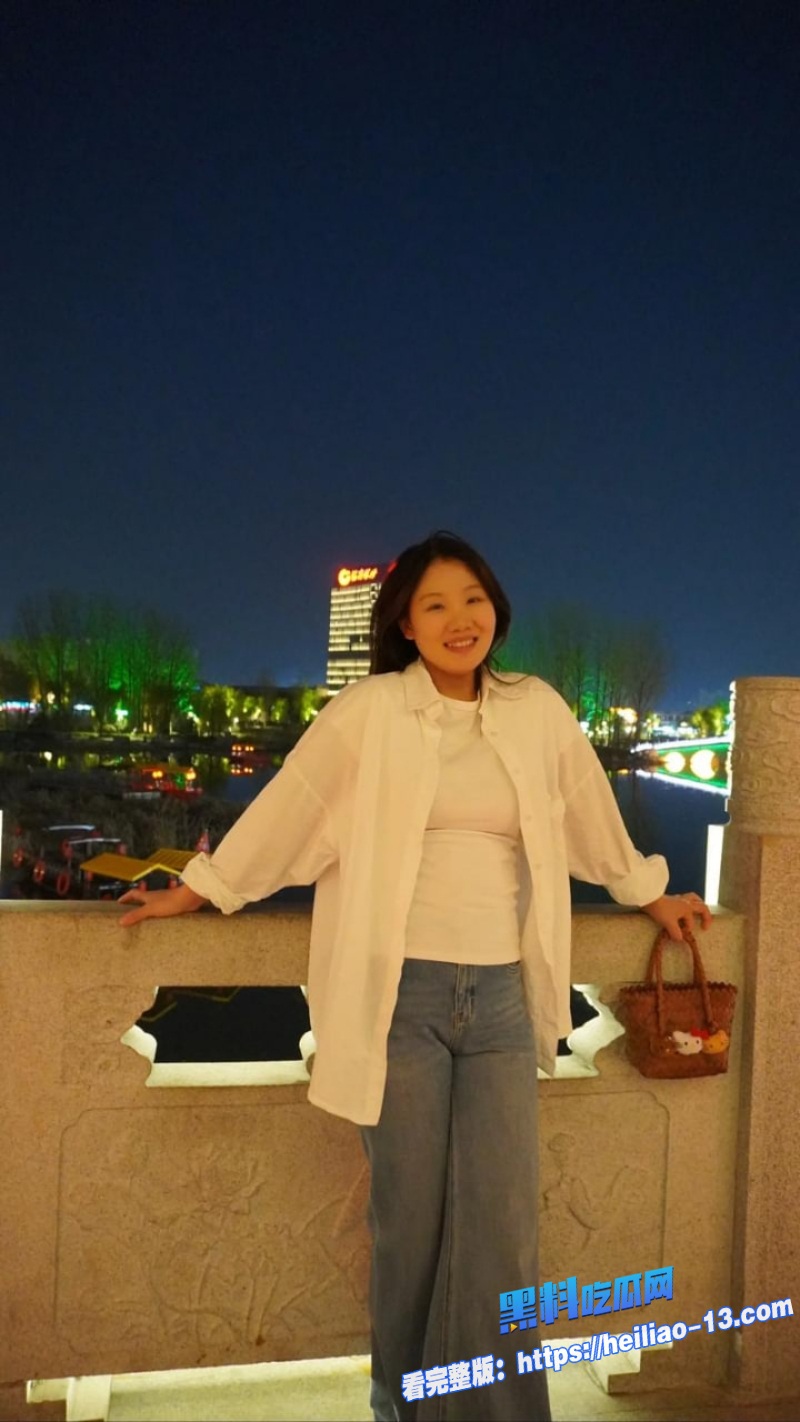 甜美巨乳姐姐把亲弟弟压在床上强行骑乘真实乱伦全程无套2