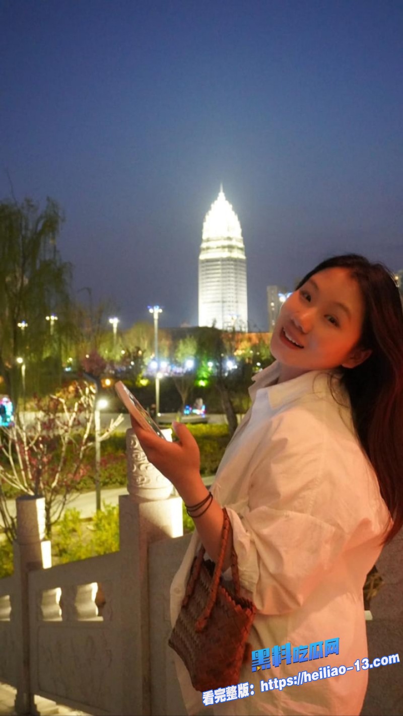甜美巨乳姐姐把亲弟弟压在床上强行骑乘真实乱伦全程无套3