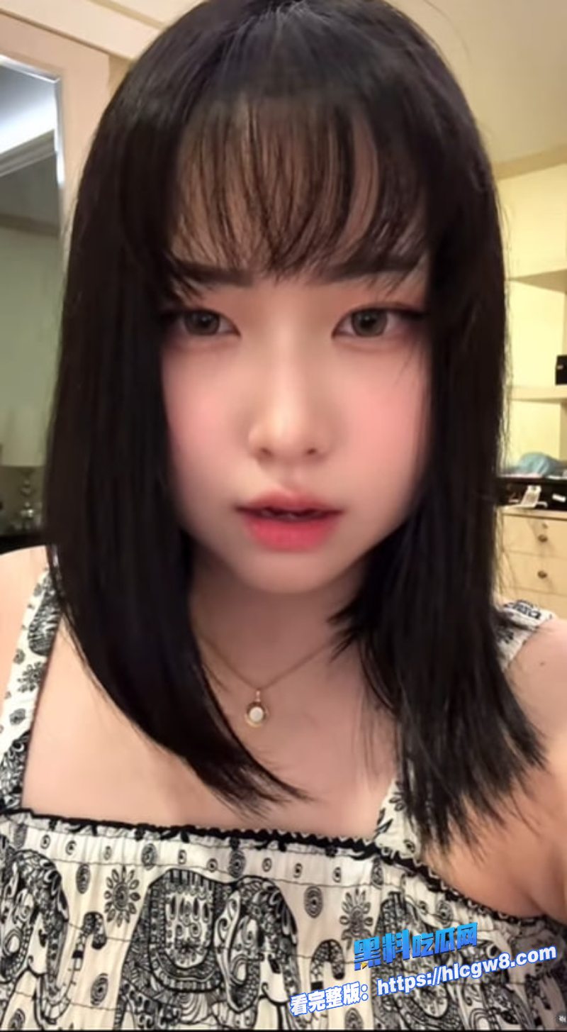 巨乳网黄Msbree约好友家中偷情衣服不脱完就后入猛干4 巨乳网黄Msbree约好友家中偷情衣服不脱完就后入猛干4