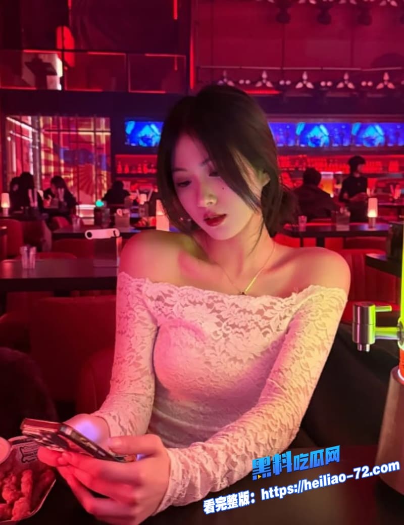 极品反差女神性爱视频流出身穿性感黑丝遭各种姿势暴力打桩娇喘声又软又骚4 极品反差女神性爱视频流出身穿性感黑丝遭各种姿势暴力打桩娇喘声又软又骚4