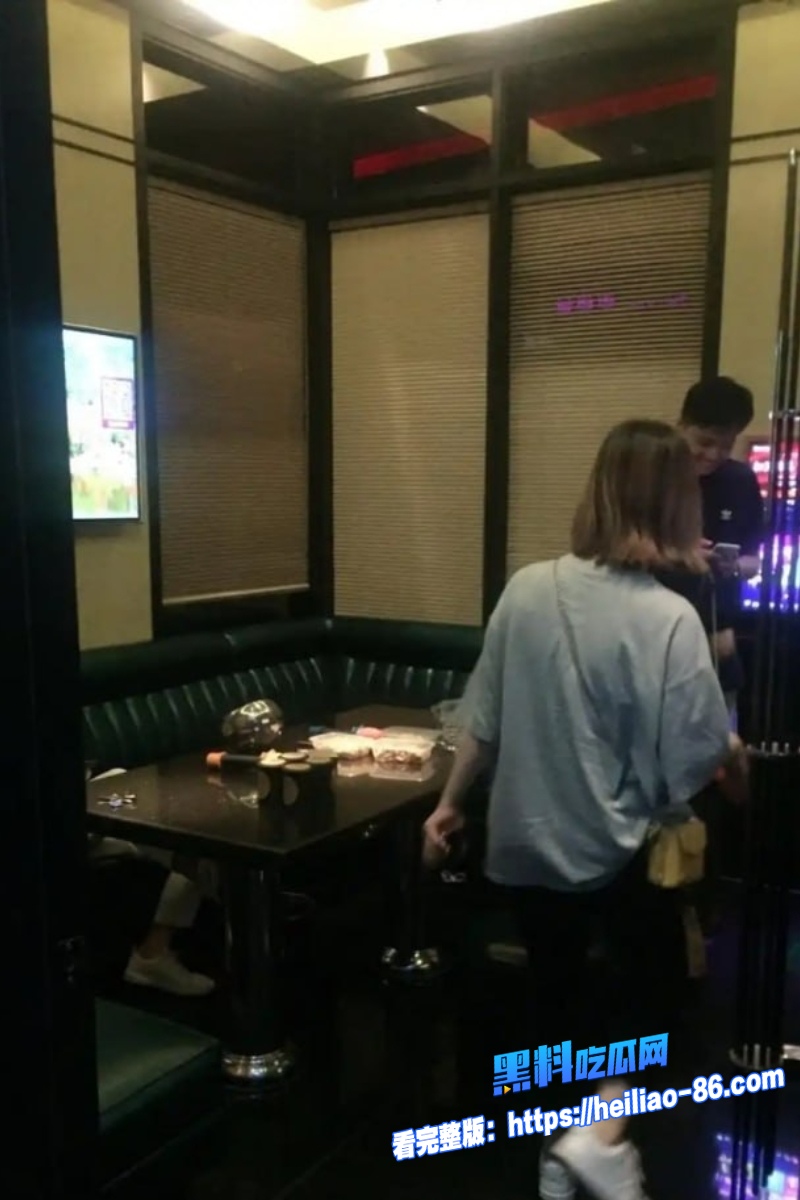 江西九江私人影院1380元美女陪睡被端 沙发上情趣内衣乱扔9 江西九江私人影院1380元美女陪睡被端 沙发上情趣内衣乱扔9