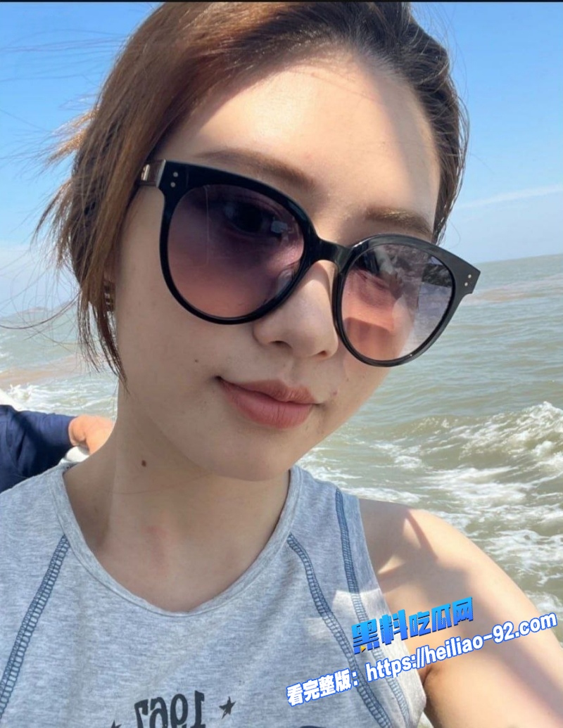 私密视频泄露浙商银行已婚少妇周雪瑶被金主爸爸包养在家憋不住逼找金主猛操5