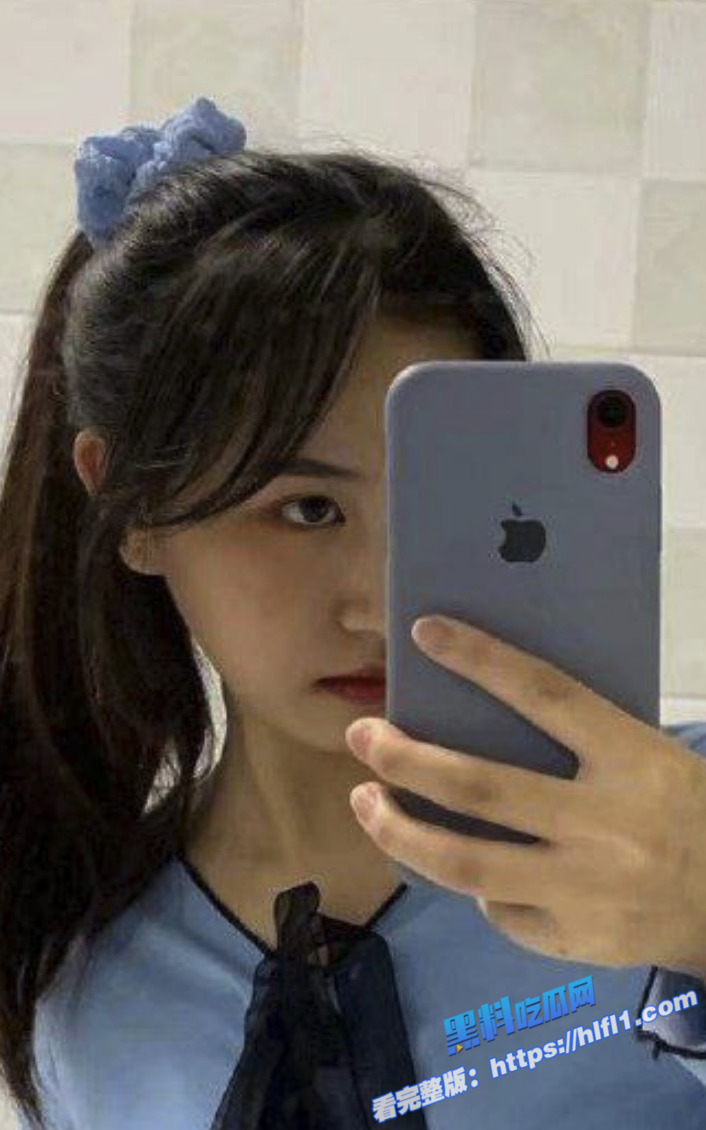 小情侣学生做爱 清纯美女被男友无套抽插内射 泛红的脸蛋超惹人爱！1
