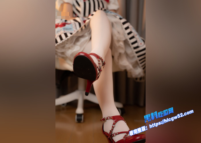推特足控福利姬 铃木美咲 MisakiSuzuki 金主重金定制女仆服装 白丝美腿玉足按摩你的肉棒 足控强烈推荐2 推特足控福利姬 铃木美咲 MisakiSuzuki 金主重金定制女仆服装 白丝美腿玉足按摩你的肉棒 足控强烈推荐2
