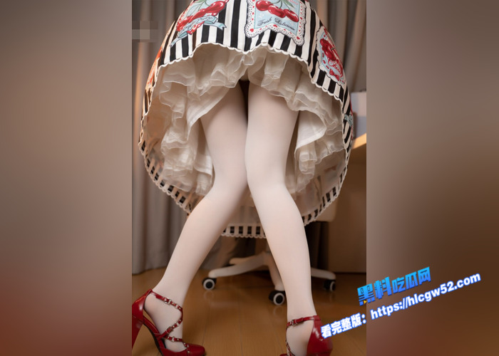 推特足控福利姬 铃木美咲 MisakiSuzuki 金主重金定制女仆服装 白丝美腿玉足按摩你的肉棒 足控强烈推荐5 推特足控福利姬 铃木美咲 MisakiSuzuki 金主重金定制女仆服装 白丝美腿玉足按摩你的肉棒 足控强烈推荐5