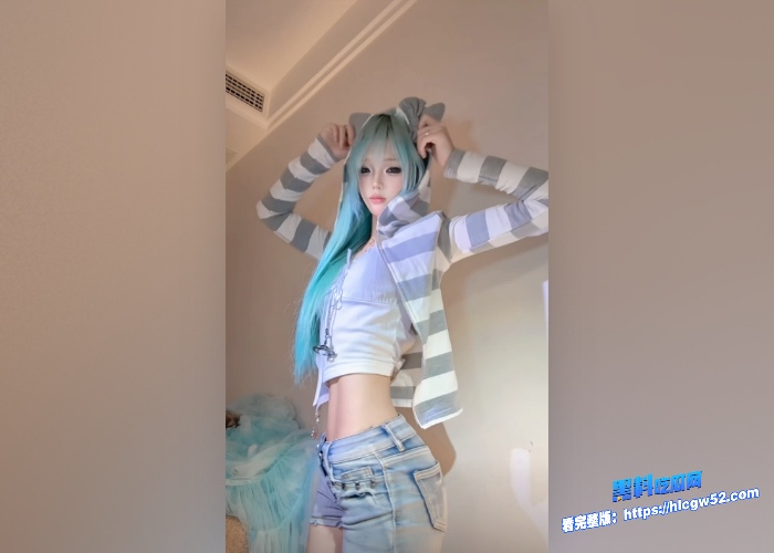 抖音70w网红芃芃大人，自拍红绿灯第一视角止存和调教男奴视频流出，恋足癖m男们有福气了图3.jpg