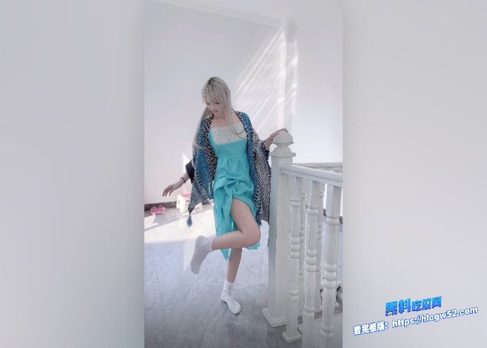 抖音70w网红芃芃大人，自拍红绿灯第一视角止存和调教男奴视频流出，恋足癖m男们有福气了图4.jpg