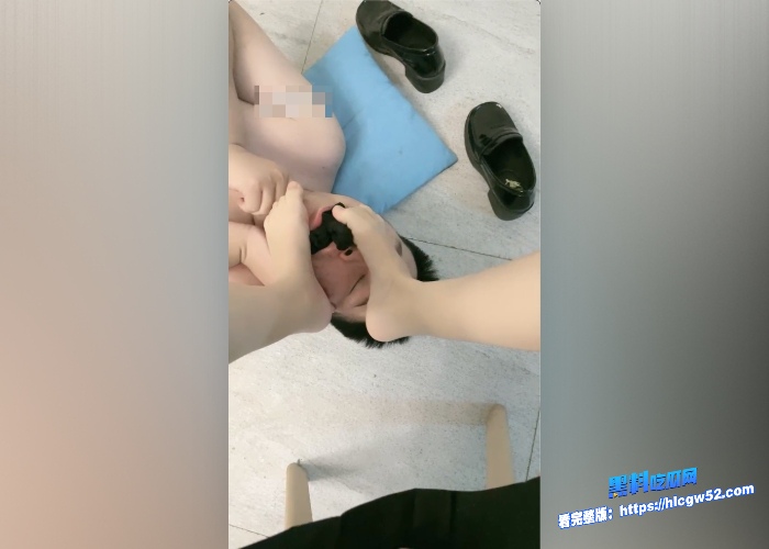 抖音70w网红芃芃大人，自拍红绿灯第一视角止存和调教男奴视频流出，恋足癖m男们有福气了图13.jpg