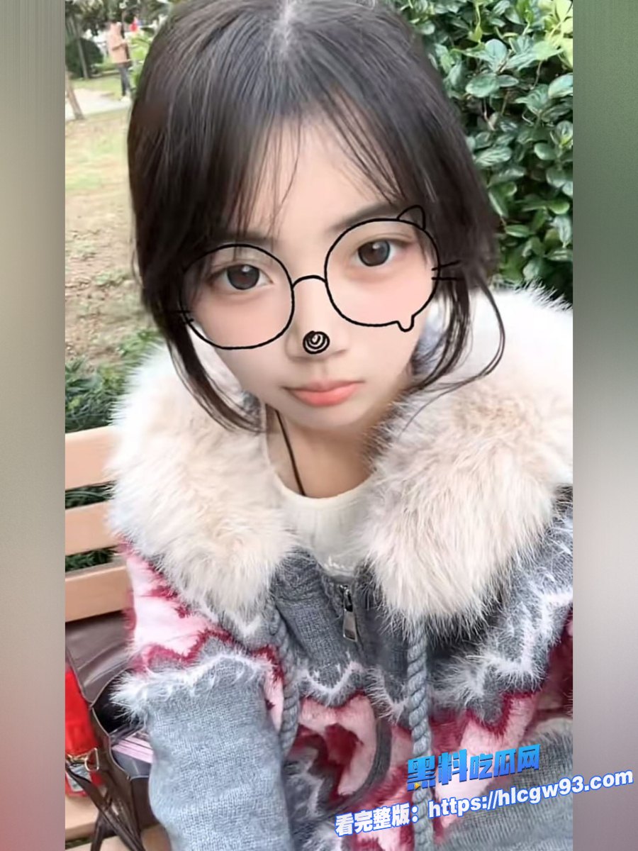 国风美少女汉服和男友直播下海视频流出 4 国风美少女汉服和男友直播下海视频流出 4