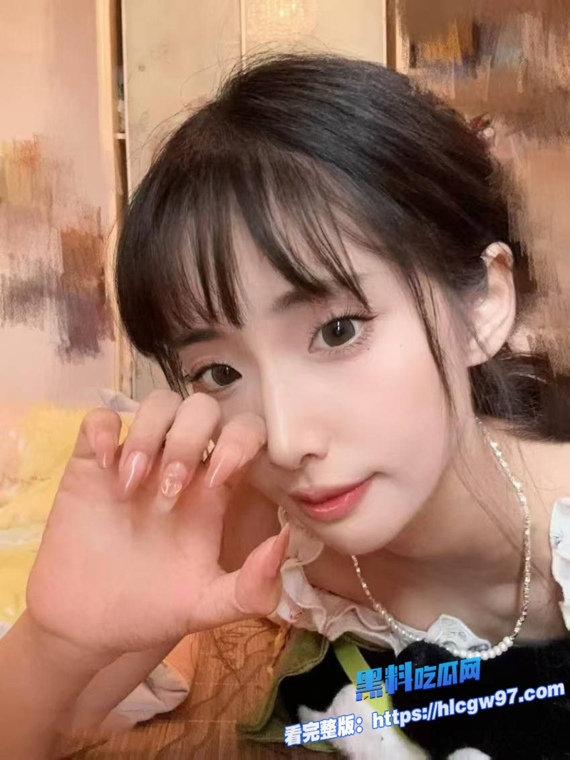 高颜值眼镜反差婊粉嫩小穴谁看了都想舔 1 高颜值眼镜反差婊粉嫩小穴谁看了都想舔 1