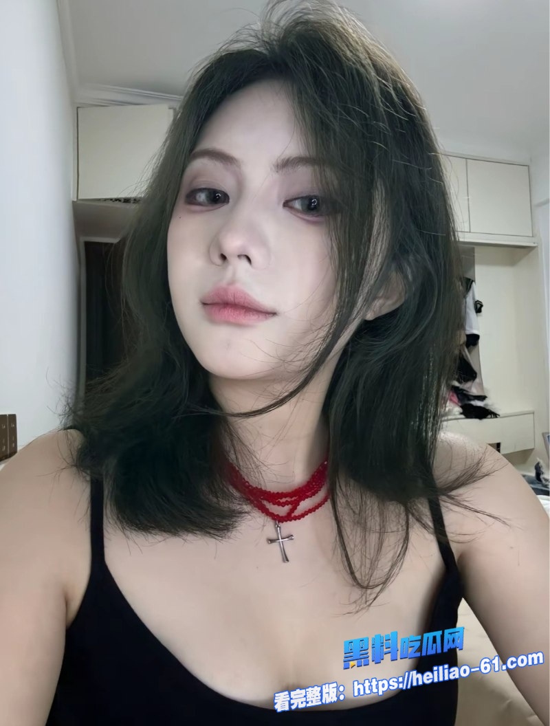 瓜友投稿武汉辣妹胡晨熙私拍视频泄露被男友当母狗狠调教口交足交样样玩透5