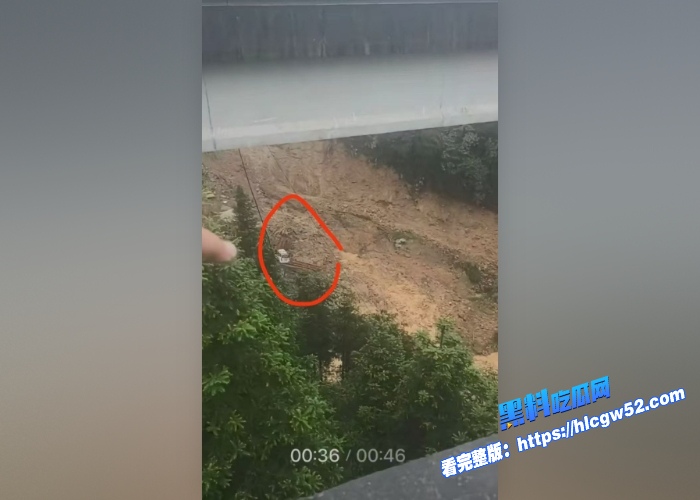 厦蓉高速(贵州三都段千秋大桥发生部分坍塌货车司机直接悬挂悬崖死里逃生 图5 厦蓉高速(贵州三都段千秋大桥发生部分坍塌货车司机直接悬挂悬崖死里逃生 图5