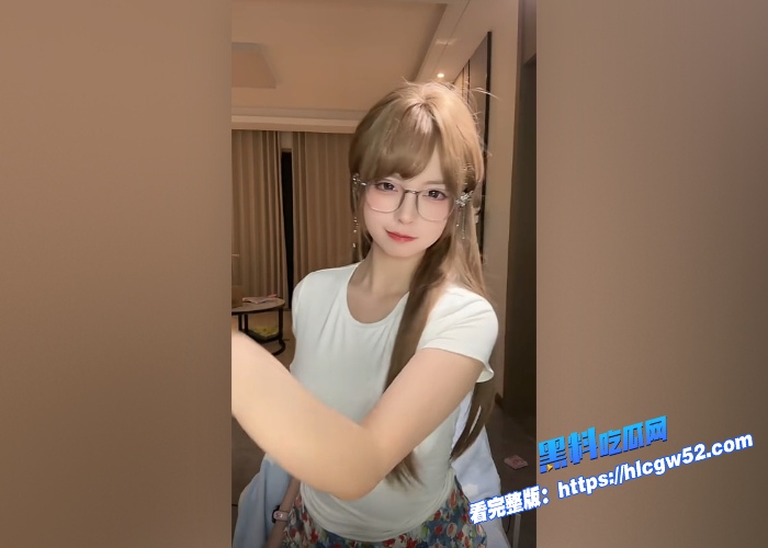 抖音60w粉丝擦边网红曲奇菌与粉丝性爱视频流出全程高喊爸爸尽显母狗骚样 图6WH700x500px