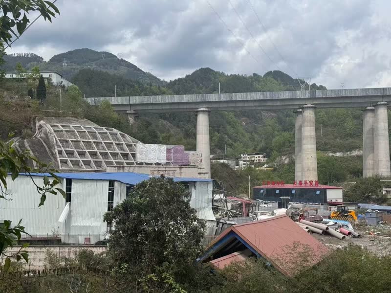 重庆铁峰山隧道发生爆炸!疑似可燃气体引发造成4人死亡9人受伤 重庆铁峰山隧道发生爆炸!疑似可燃气体引发造成4人死亡9人受伤