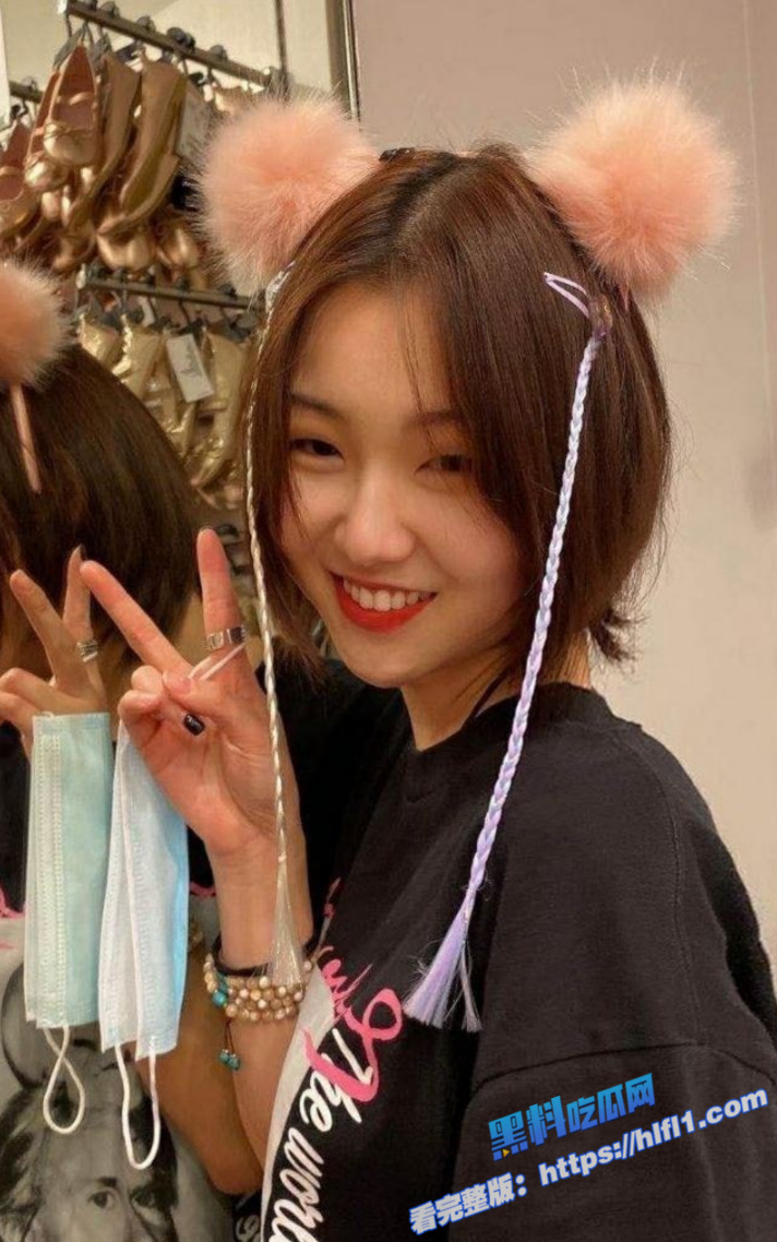 南京大学反差婊 张依依 学生妹和前男友分手 被前男友报复曝光私密视频！2