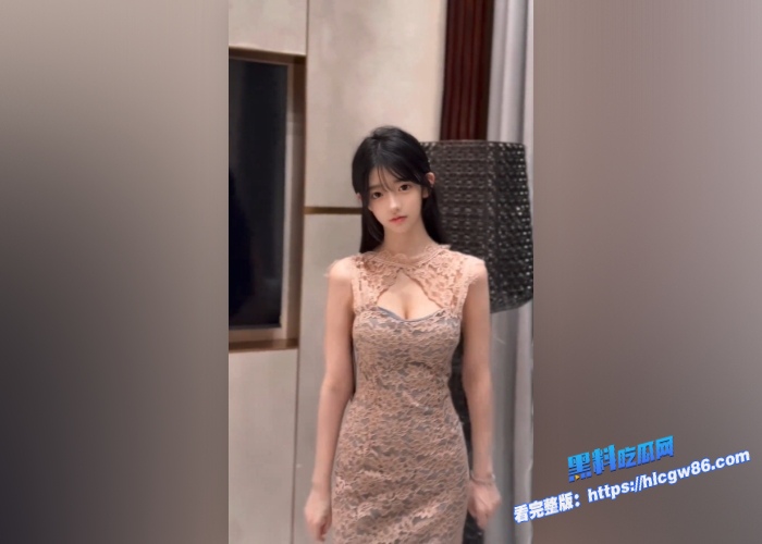 网红童颜巨乳绿小林子炸裂来袭 1 网红童颜巨乳绿小林子炸裂来袭 1
