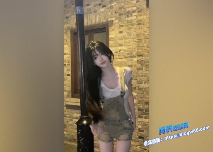 网红童颜巨乳绿小林子炸裂来袭 2 网红童颜巨乳绿小林子炸裂来袭 2
