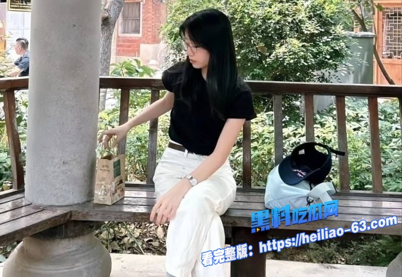 浙江大学生极品眼镜妹陈梓瑜被金主包养调教视频泄密文静少女变听话母狗翘臀挨操1 浙江大学生极品眼镜妹陈梓瑜被金主包养调教视频泄密文静少女变听话母狗翘臀挨操1