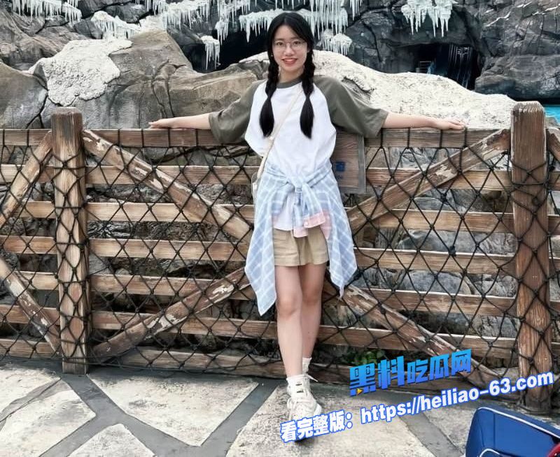 浙江大学生极品眼镜妹陈梓瑜被金主包养调教视频泄密文静少女变听话母狗翘臀挨操2 浙江大学生极品眼镜妹陈梓瑜被金主包养调教视频泄密文静少女变听话母狗翘臀挨操2